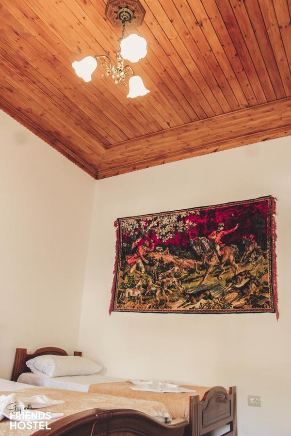 Gjirokastër Friends' Guesthouse & Hostel מראה חיצוני תמונה